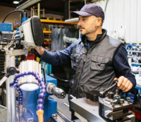 Francouzské firmy, které jsou druhým největším zahraničním zaměstnavatelem v Česku, rovněž trpí nedostatkem pracovních sil a vidí velký potenciál v mladých lidech a zaměstnancích nad 50 let